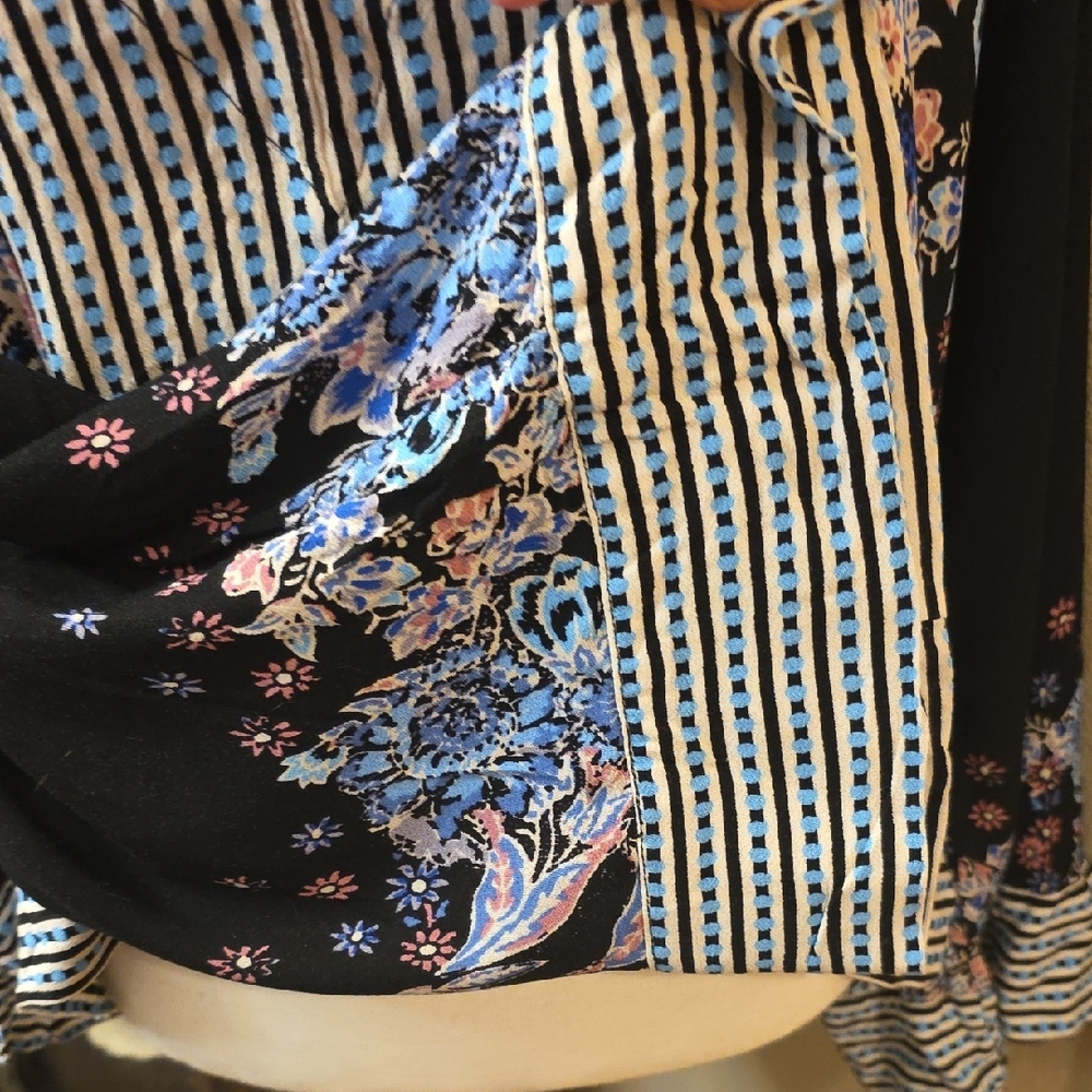 Free People Black and Blue Floral Crop Top - Picture 4 of 7